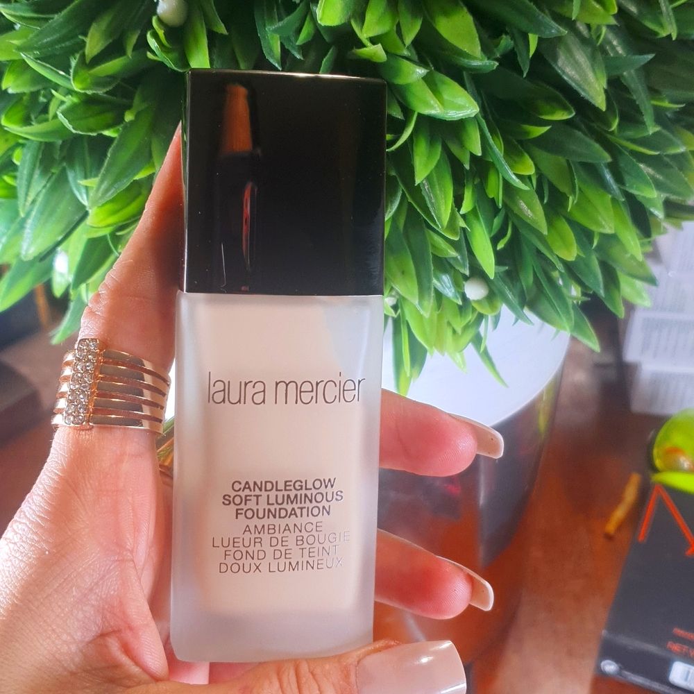 Laura MercierSoft Luminous Foundation N° Creme BNIB